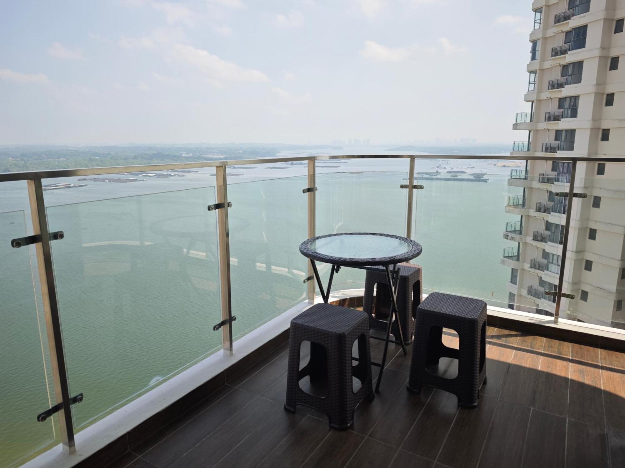 Apartemen Country Garden Danga Bay Sea View Large Johor Bahru